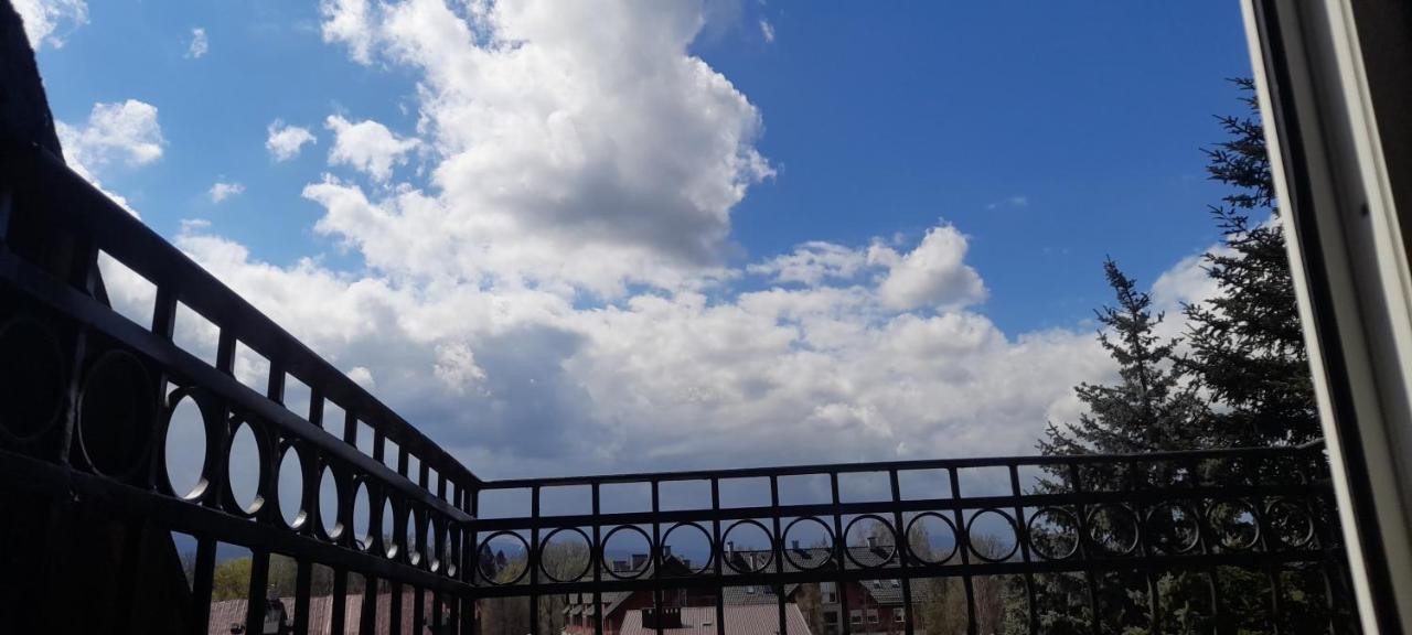 Skyview Apartment Mountain Views Єленя-Ґура Екстер'єр фото